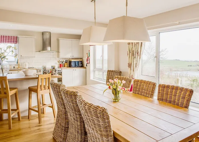 Farmhouse-ivt * Scarborough